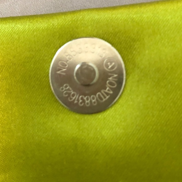 Clutch, lime green with flowers, silk/rayon - Picture 6 of 7